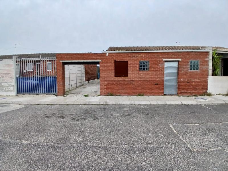 4 Bedroom Property for Sale in Lentegeur Western Cape